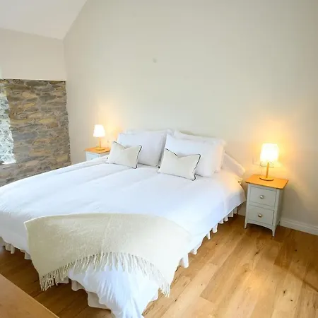 Old School Road Sleeps 6