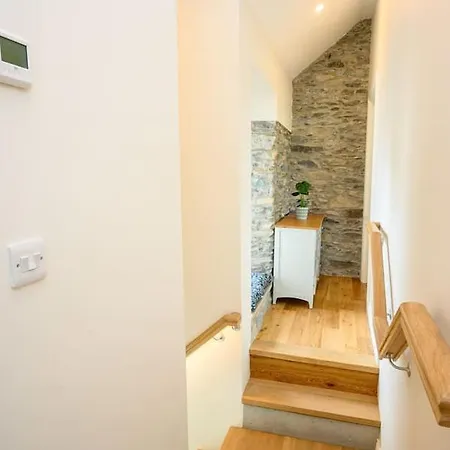 Old School Road Sleeps 6 Killarney