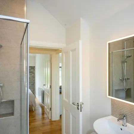 Old School Road Sleeps 6 Holiday home *