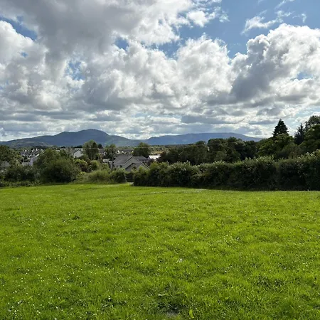 Old School Road Sleeps 6