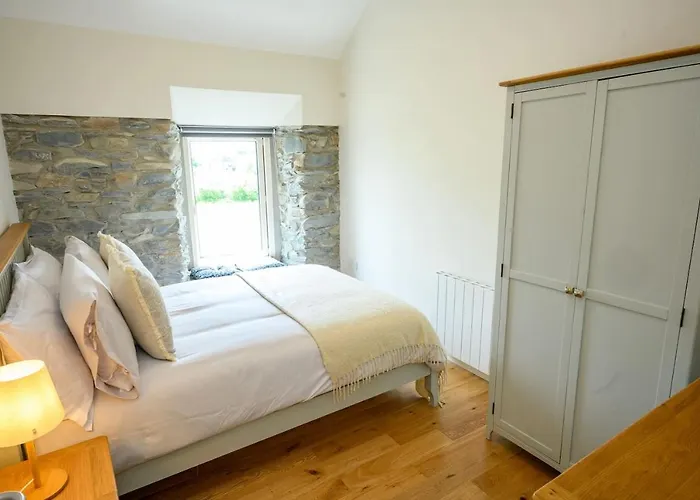 Old School Road Sleeps 6