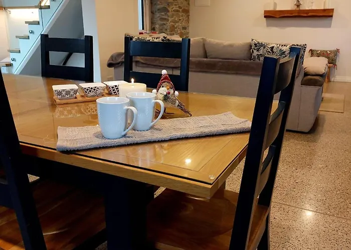 Old School Road Sleeps 6